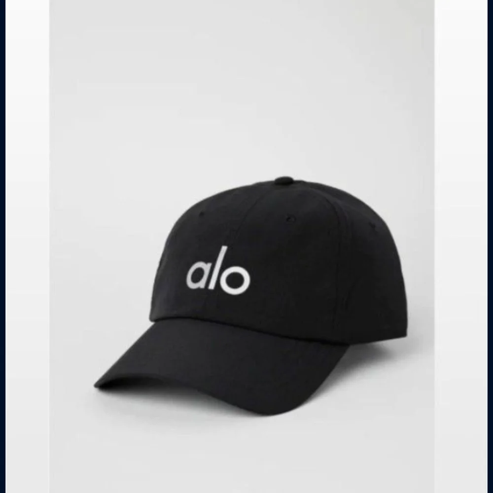 ALO Yoga Black Cap - Picture 2 of 2